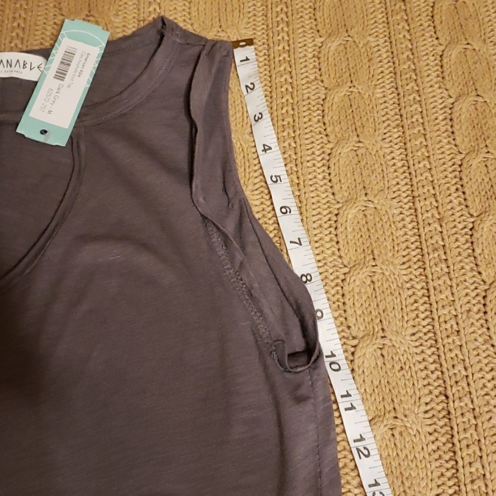 AMERICAN Able Cleo Keyhole Top - Picture 8 of 8